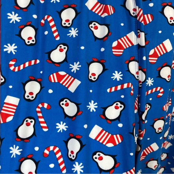Roaman’s 1X (22/24) top with Plus size Christmas leggings - Picture 8 of 11
